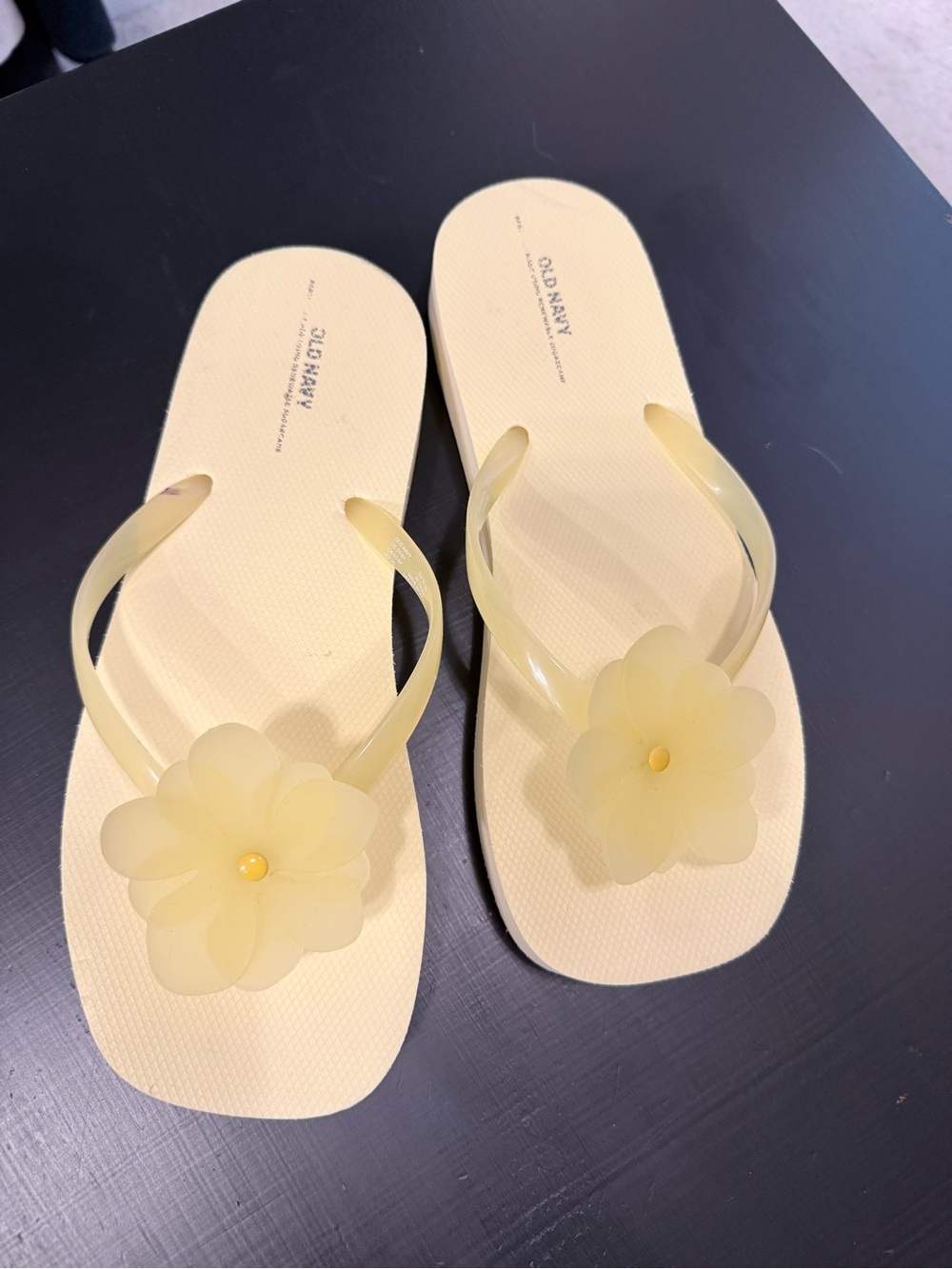 Old Navy Women's Pale Yellow Floral Jelly Sandals